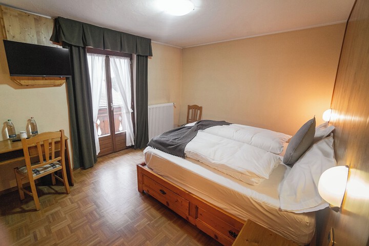 Room 22 of 106