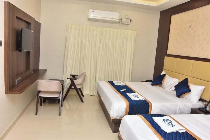 Room 5 of 16