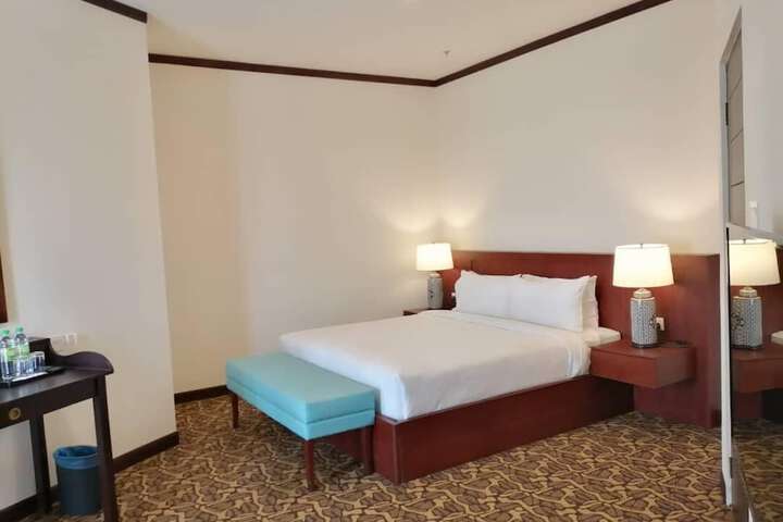 Room 35 of 132