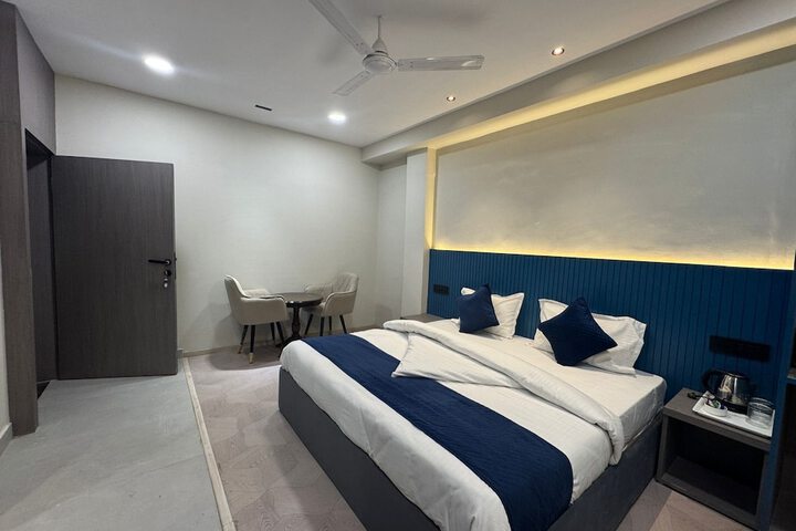 Room 14 of 26