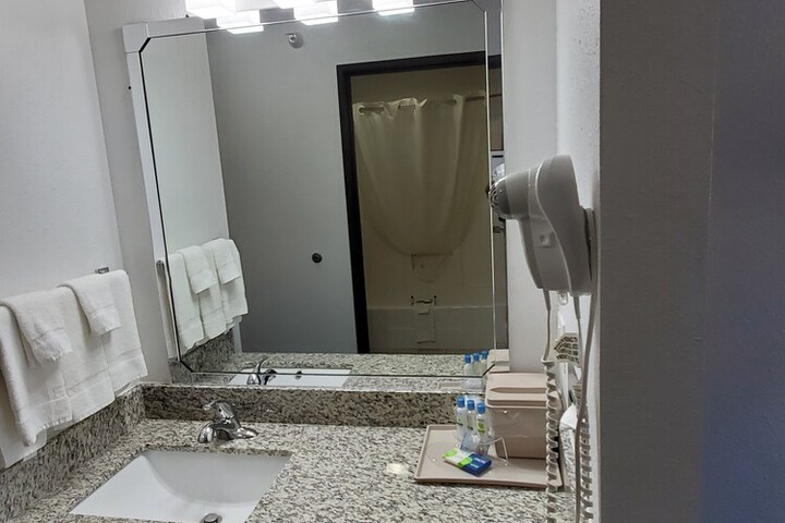 Bathroom sink
