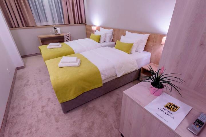 Room 9 of 27