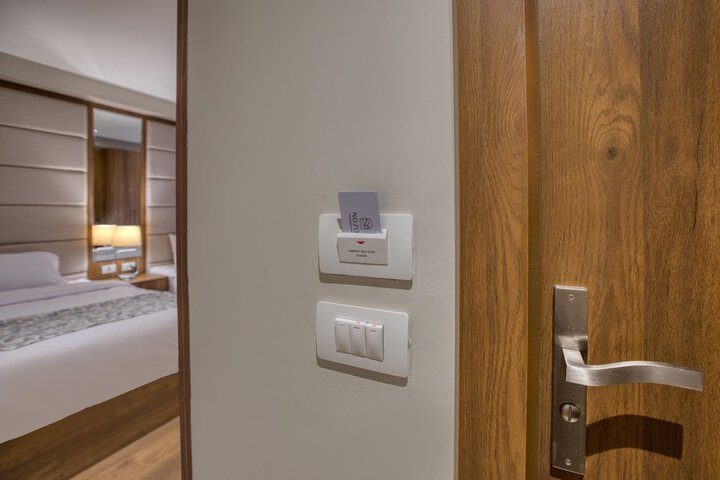 Room 13 of 93