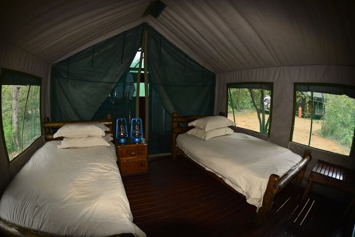 Room 6 of 8