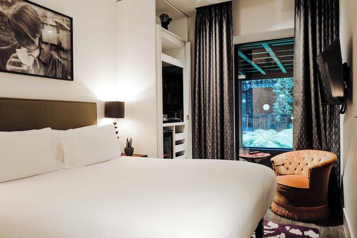 Room 7 of 77