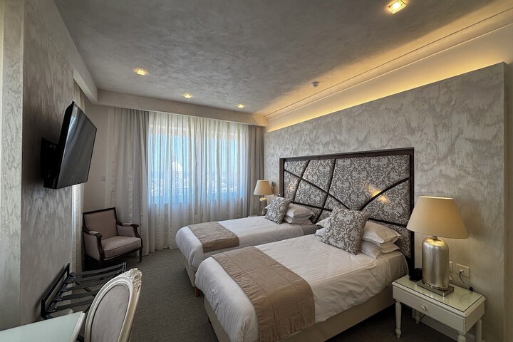 Room 85 of 155