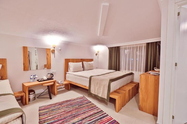 Room 7 of 27