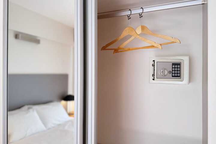 Room 7 of 33