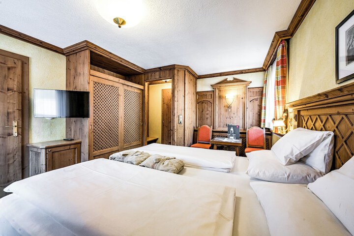Room 4 of 65