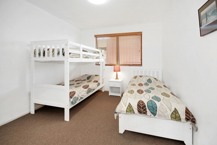 Room 4 of 16