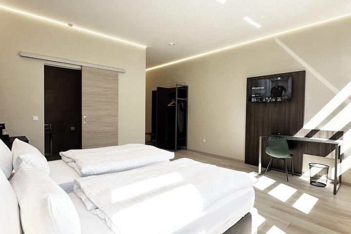 Room 16 of 75