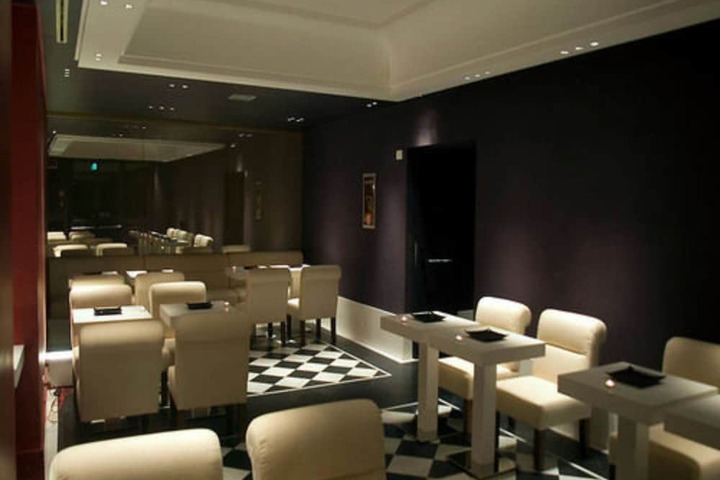 Lounge 24 of 33