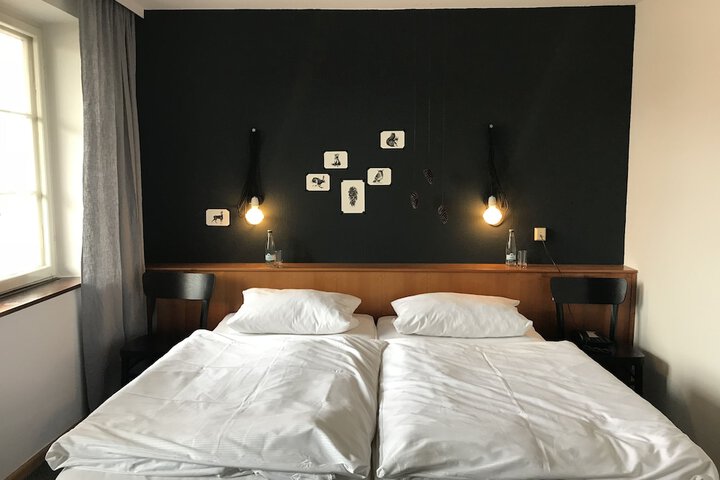 Room 18 of 395