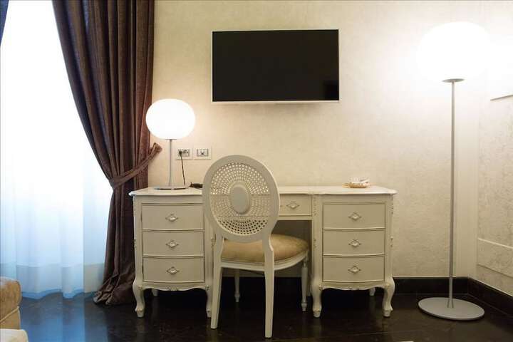 Room 127 of 198