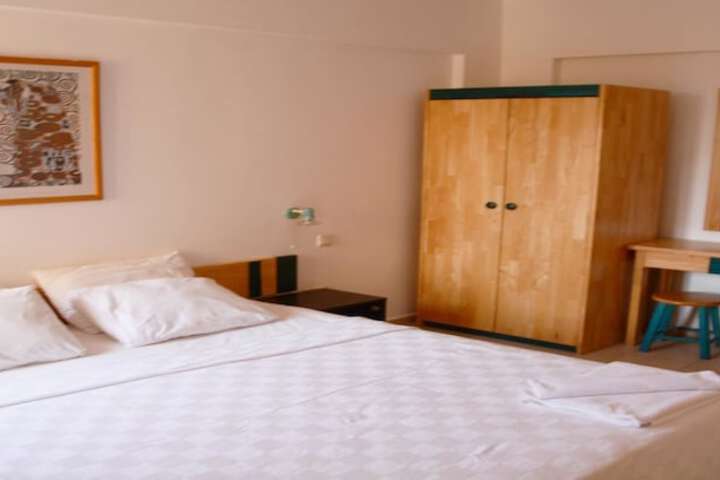 Room 2 of 20