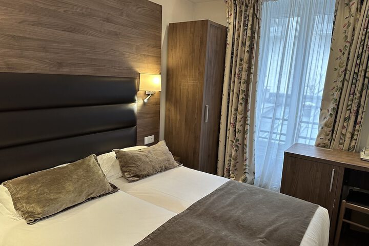 Room 12 of 21