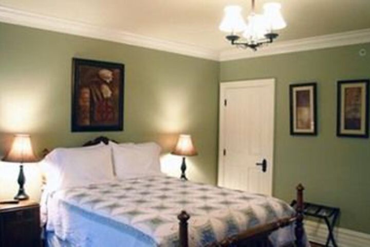 Room 44 of 100