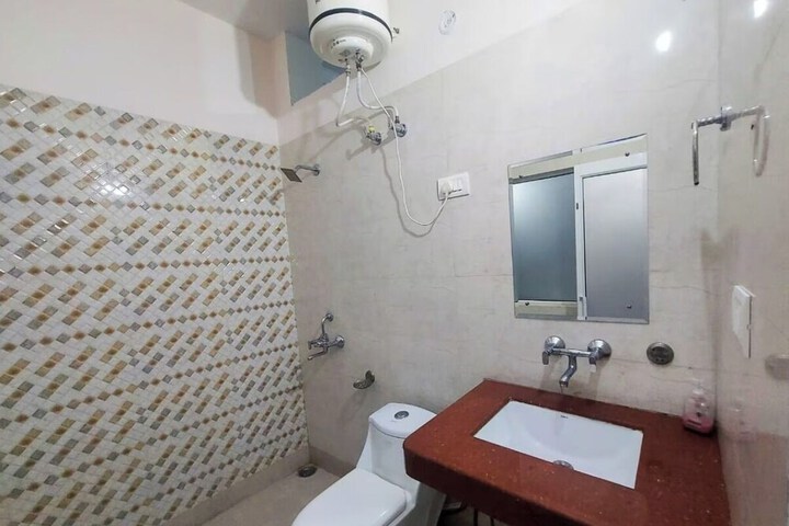 Room 10 of 12