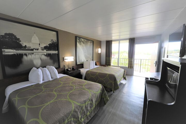 2 Queen Beds (13 of 16)