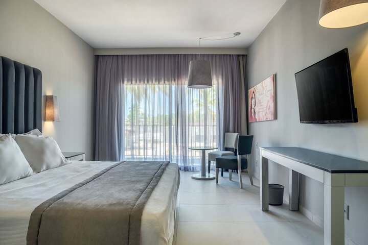 Room 7 of 72