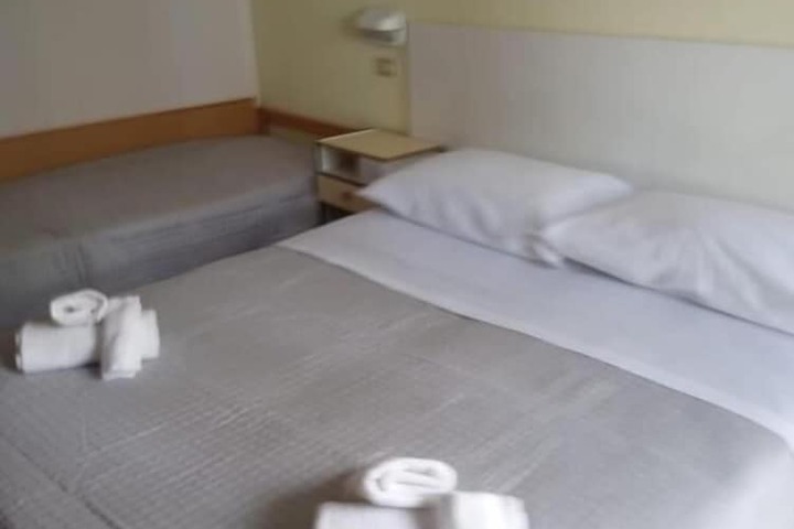 Room 6 of 44