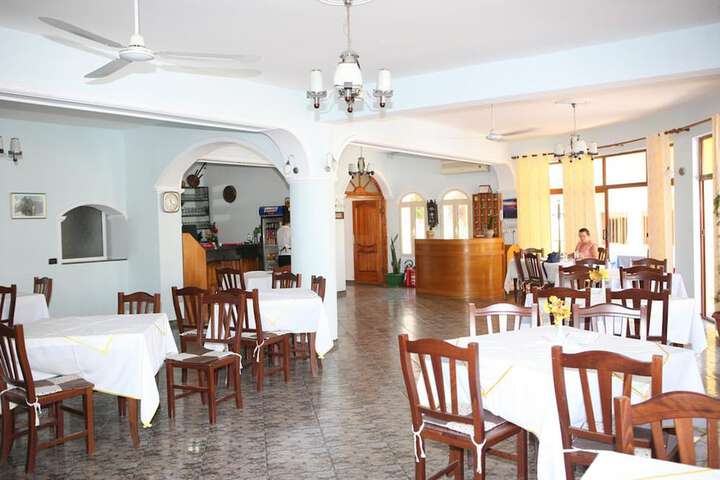 Dining 19 of 24