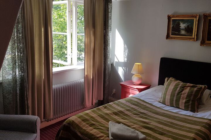 Room 6 of 33
