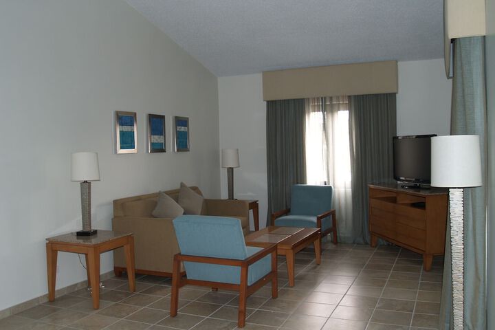 Room 11 of 33