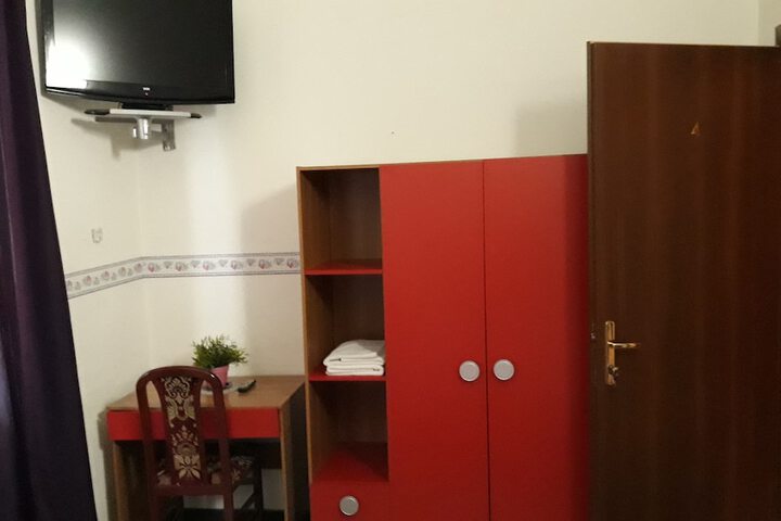 Room 14 of 34