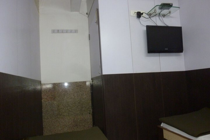 Room 7 of 15