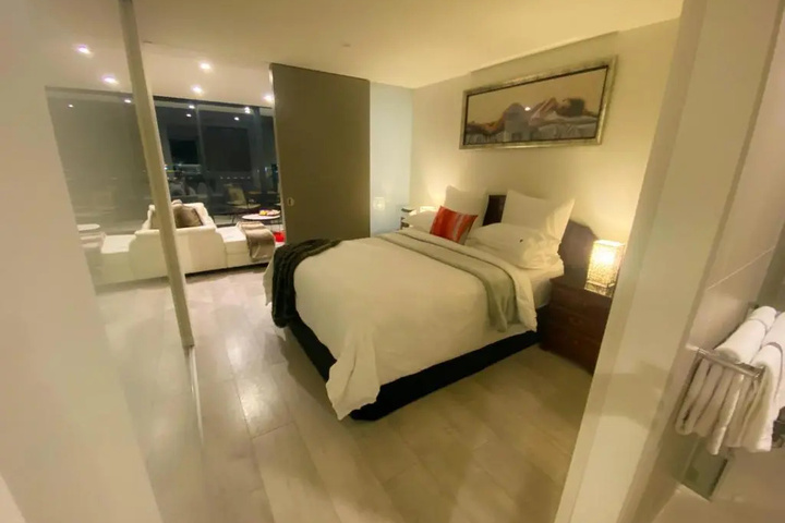 Room 3 of 20