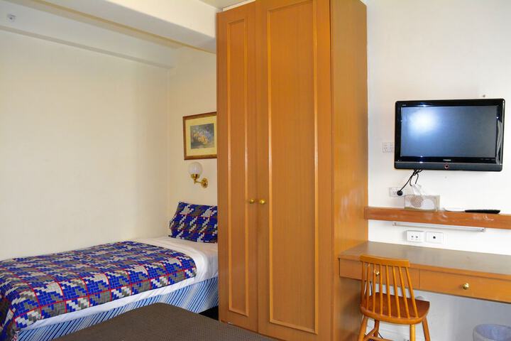 Room 62 of 768