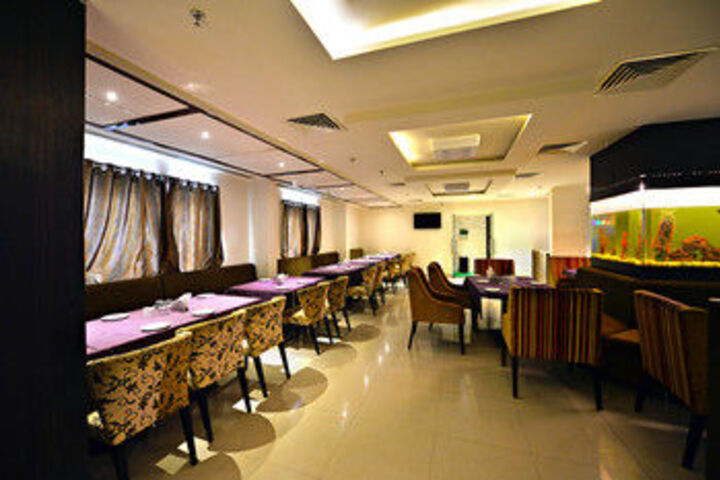 Dining 5 of 20