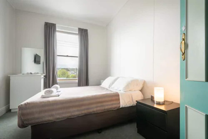 Room 25 of 60