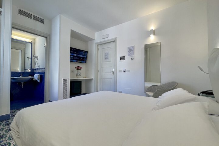 Room 11 of 50
