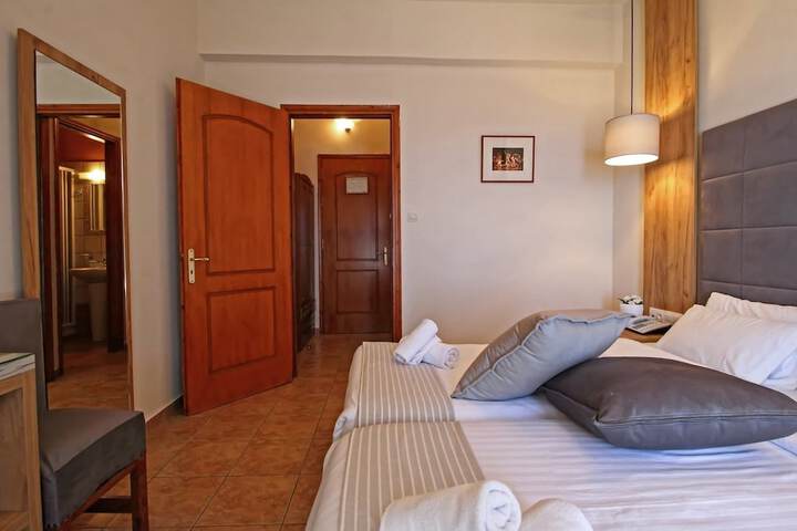 Room 5 of 31