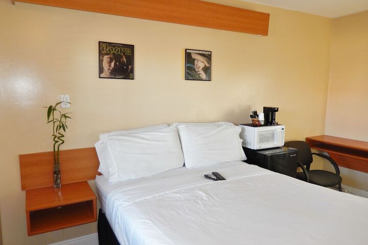 Room 13 of 34