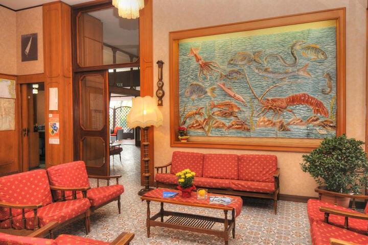 Hotel Interior 4 of 38
