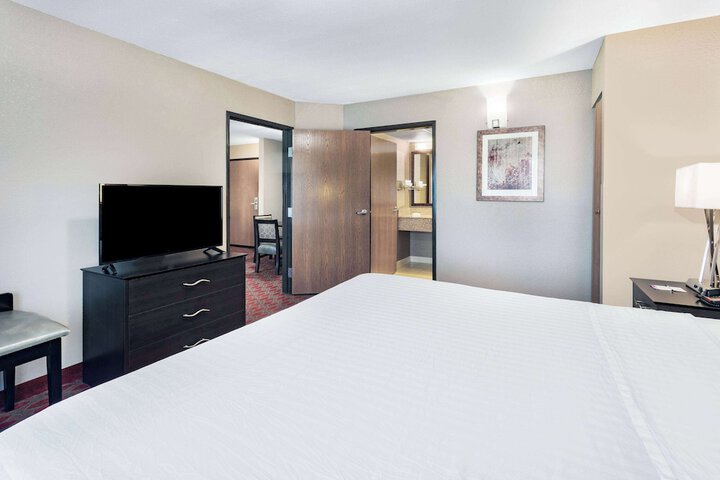 1 King Bed (16 of 21)