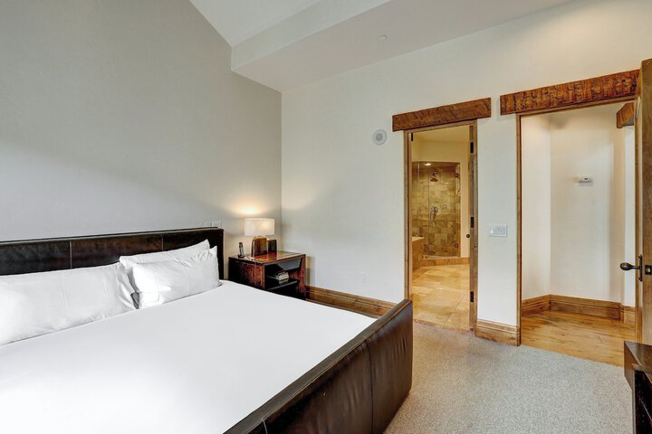 Room 35 of 569
