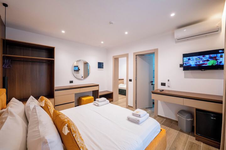 Room 11 of 81