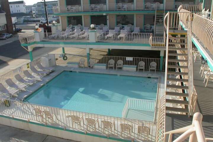 Pool 51 of 58