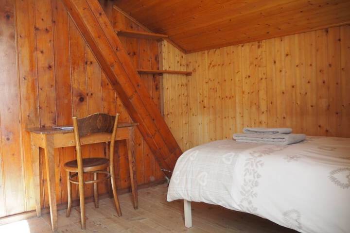 Room 2 of 51
