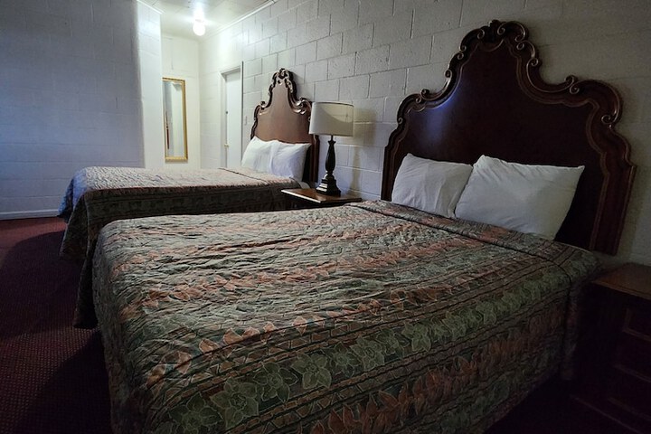 Room 13 of 23