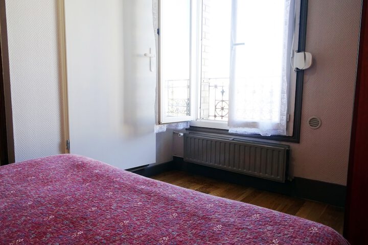 Room 9 of 34