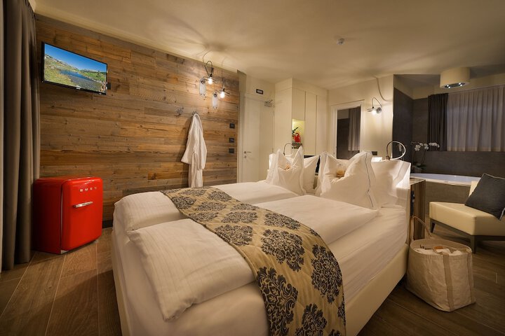 Room 25 of 162