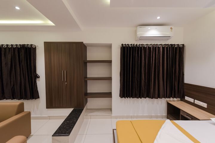 Room 27 of 38