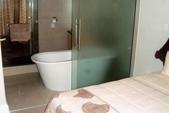 Deep Soaking Bathtub