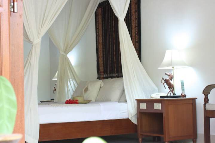 Room 10 of 53