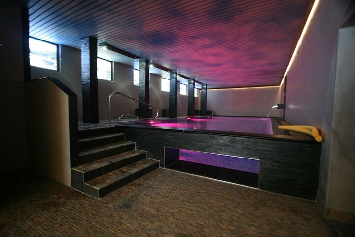 Pool Hotel